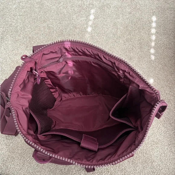 Dagne Dover Currant Landon Small Carryall  Tote Bag - Picture 3 of 10